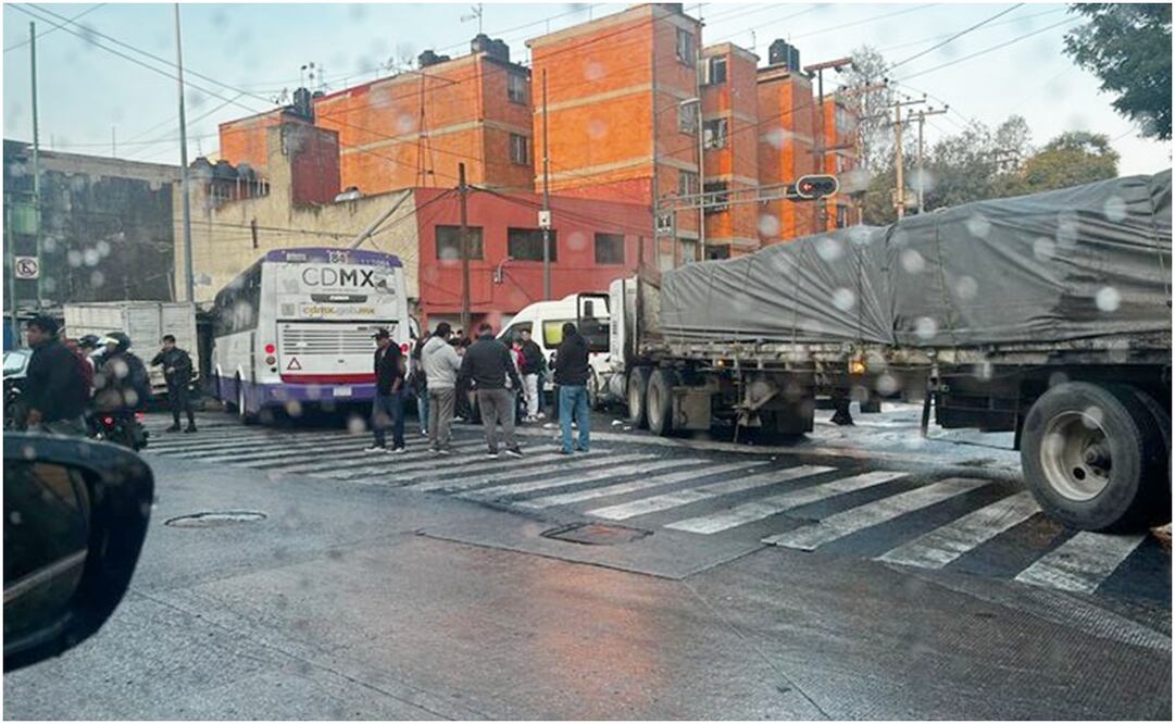 Accidente en Circuito Interior. Foto: @DFECTUOSOMX