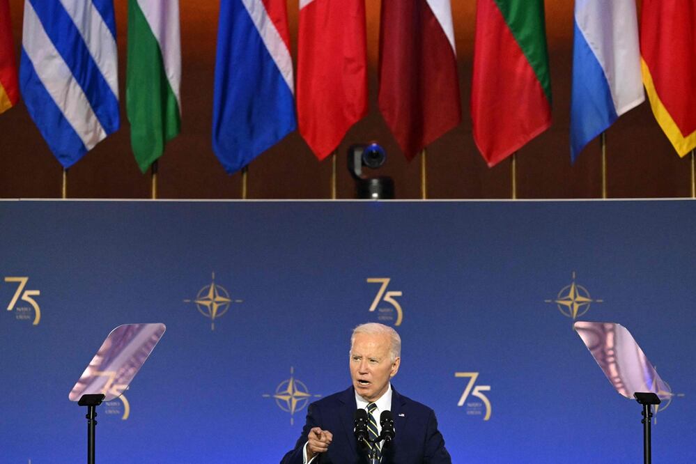 El presidente de Estados Unidos, Joe Biden, habla durante el acto de celebración del 75.º aniversario de la OTAN en el Auditorio Mellon de Washington. Foto: AFP