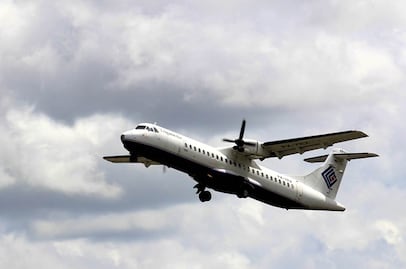 En Indonesia desaparece un avión con 10 personas a bordo; buscan la aeronave con la que se perdió el contacto
