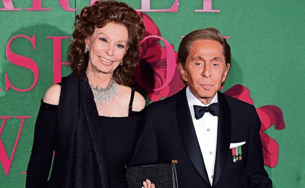La actriz Sophia Loren fue su inspiración. Aquí en la alfombra de los Fashion Awards Italia 2019 in Milan. Fotos: AFP y AP