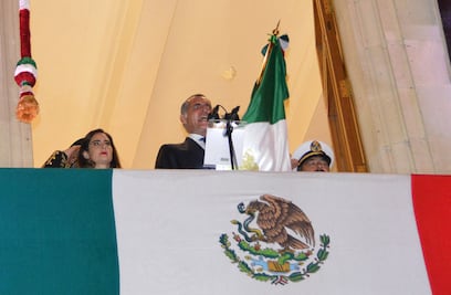 “Viva la educación de calidad” grita Cué en Oaxaca