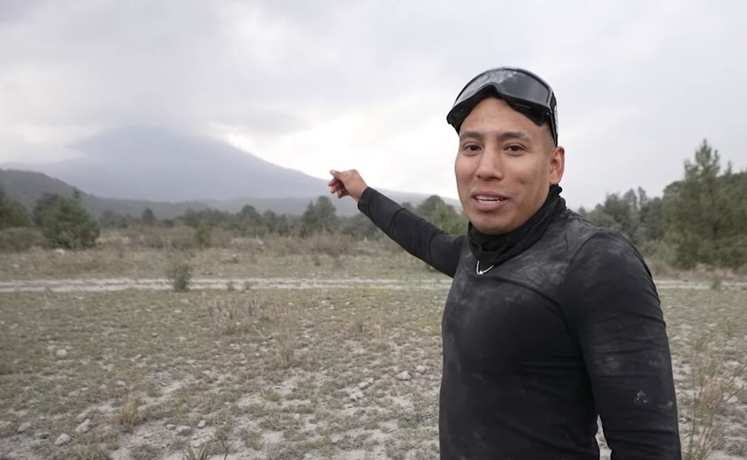 Durante su recorrido para llegar al punto más cercano al volcán, el influencer se fue encontrando con personal médico, así como camiones del ejército mexicano. Foto: YouTube