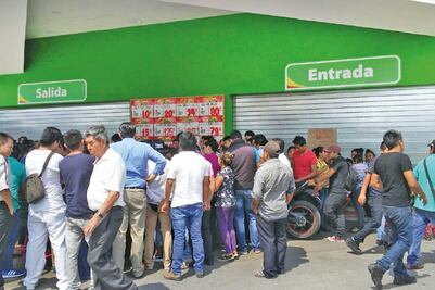 Paran empleados de tiendas Walmart en Guerrero