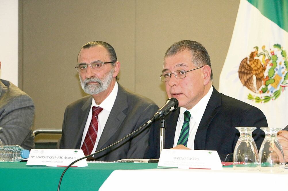 De acuerdo con Mario Di Costanzo, presidente de la Condusef, en 2017 los bancos que operan en el país ganaron por comisiones 108 mil millones de pesos, 8% más que en el año antecesor (CORTESÍA)