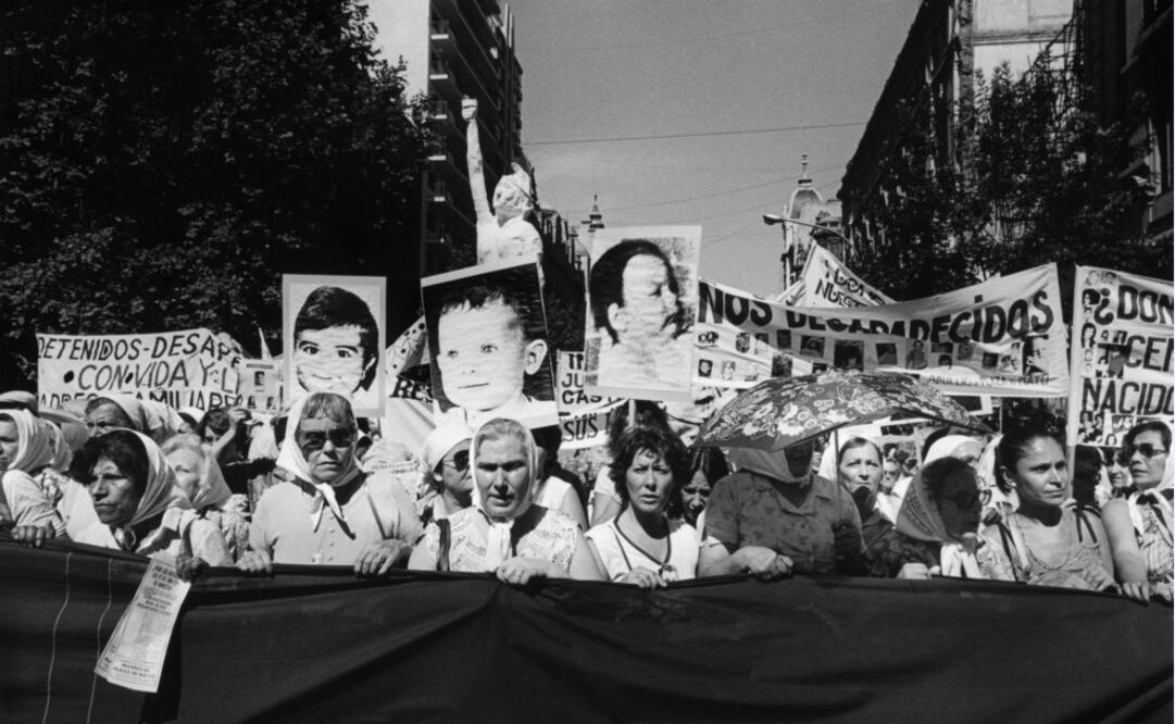 Eduardo Gil, Niños desaparecidos. Segunda Marcha de la Resistancia, 9–10 de diciembre, 1982. Colección Eduardo Gil. (FOTOS: Cortesía MUAC)