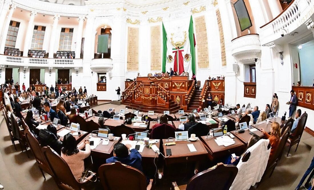 Actualmente la dieta mensual de un diputado local, sin deducciones, asciende a 72 mil 612 pesos mensuales, es decir, 2 mil 420 pesos diarios. Foto: Especial