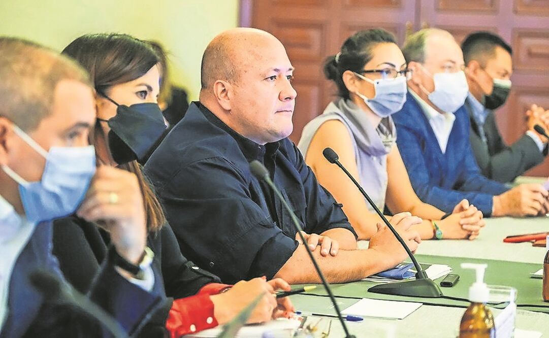 El gobernador Enrique Alfaro aseguró que los recursos saldrán de ajustes presupuestales, por lo que no se adquirirá deuda pública. Foto: Especial.