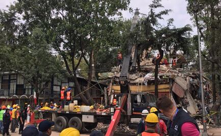 Localizan a 4 personas con vida en multifamiliar de Tlalpan