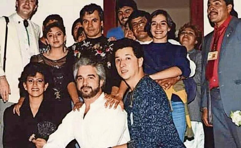 El director Enrique Patrón (de blanco) con el Divo y músicos. Fotos: Archivo / EL UNIVERSAL