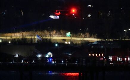 Choque aéreo en Washington: controlador se quedó solo porque otro salió temprano; uno ve el tráfico de aviones y otro el de helicópteros