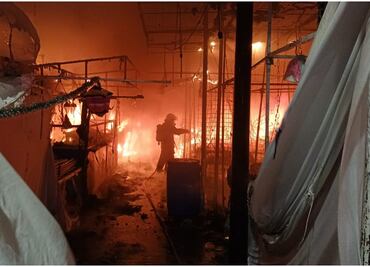 Incendio en Expo Navidad de Celaya, Guanajuato consume 70 locales; fue ocasionado por un cortocircuito