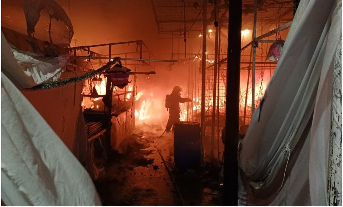 Autoridades sofocaron el fuego en un tiempo de 30 minutos y reportaron solo daños materiales en la Expo Navidad de Celaya, Guanajuato (19/12/2024). Foto: Especial