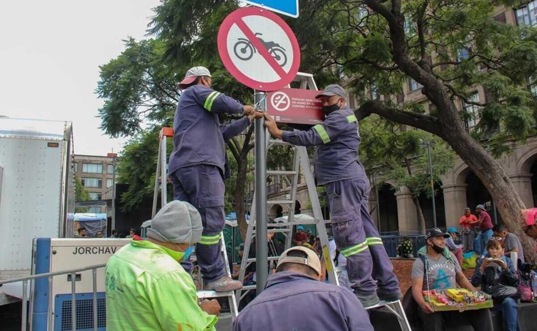 Colocan banderines en 11 espacios libres de humo en el Centro Histórico. Foto: Especial  