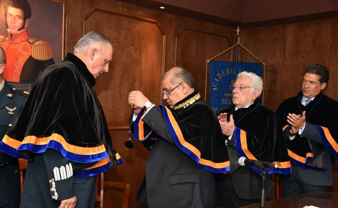 La categoría Académico de Número es concedida a personalidades en reconocimiento a su interés y aprecio por los temas de historia y geografía. /Especial - Sedena