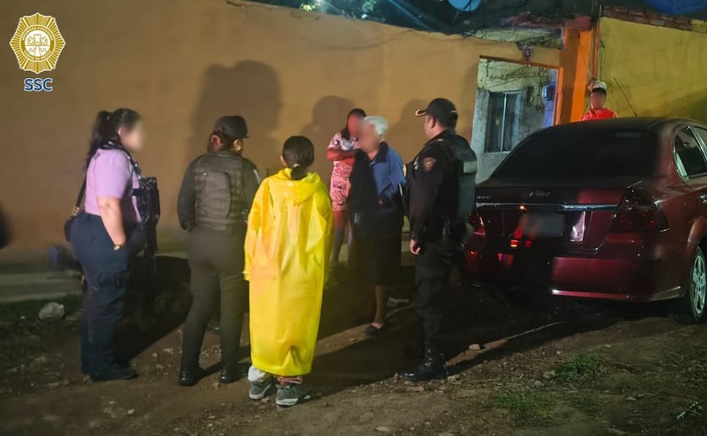 La adolescente fue recibida por su abuela, con quien vive, quien acreditó el parentesco mediante una identificación oficial y el acta de nacimiento de la menor. Foto: Especial.