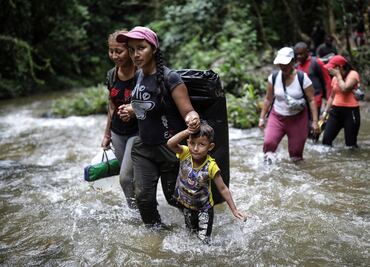 Unos 120 mil menores, entre récord de migrantes que cruzaron el Darién en 2023
