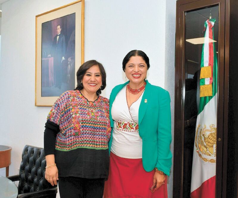 Las secretarias Irma Eréndira Sandoval y Alejandra Frausto. ESPECIAL