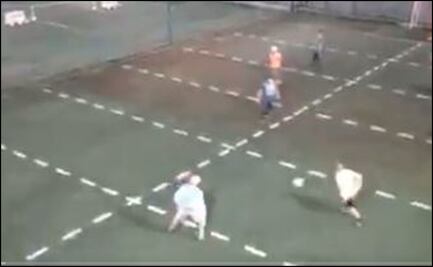 Partido de futbol con "sana distancia" se hace viral