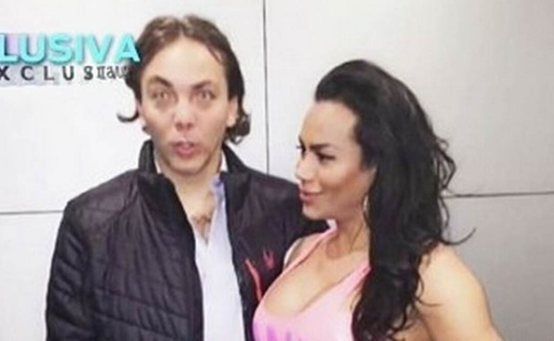 Fue cuestionado por unas fotografías con un travesti Foto:Especial