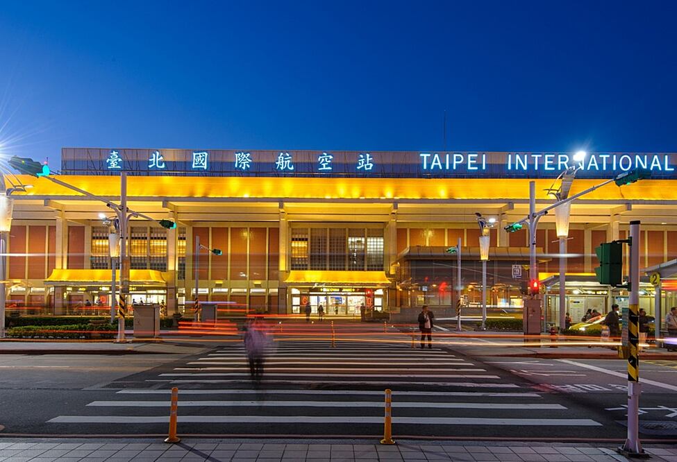 "No puedes salir, entonces finge ir al extranjero", decía un aviso en el sitio web del aeropuerto. Foto: iStock