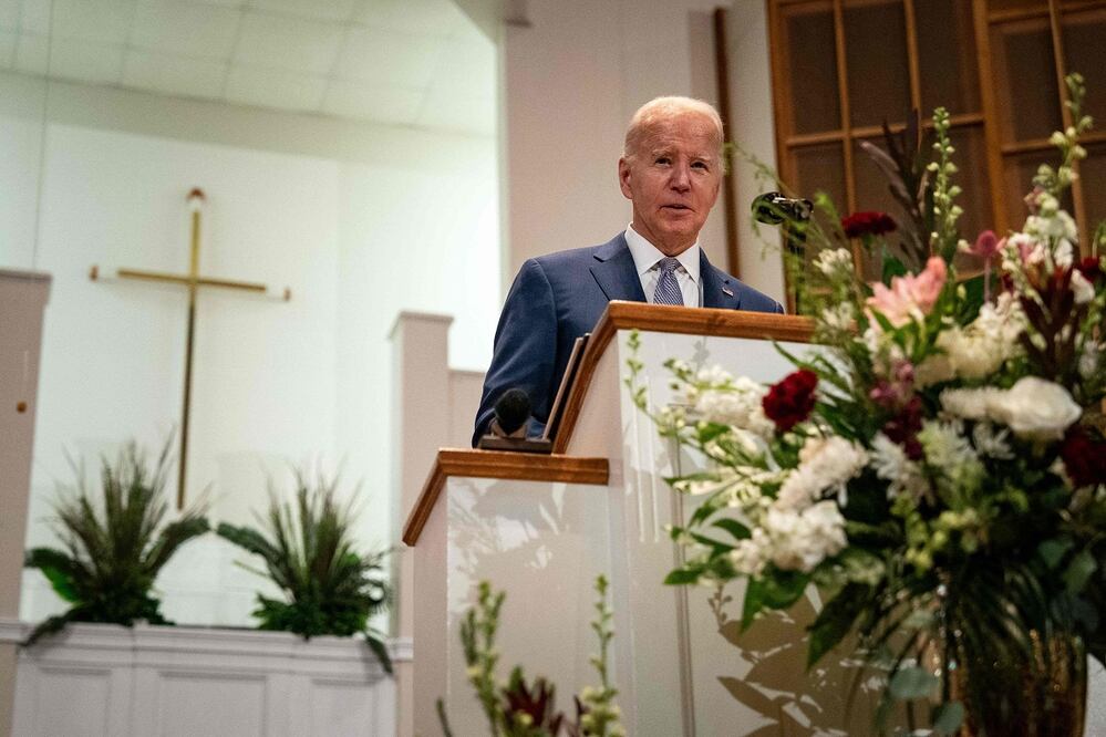El presidente de Estados Unidos, Joe Biden, pronuncia un discurso en la Iglesia Bautista de San Juan en Columbia, Carolina del Sur, en el que admitió que efectivos de EU fueron atacados de Jordania. FOTO: KENT NISHIMURA. AFP