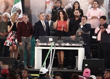 Promete Mancera función de "Aventurera" en el Zócalo