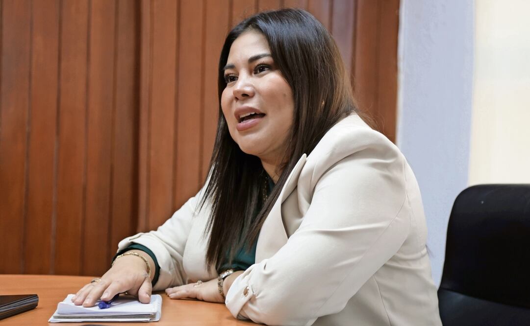 La alcaldesa Lourdes Paz dijo que se mantendrá la estrategia de verificación presencial e inhibición en la demarcación y se harán operativos en zonas donde han detectado chelerías. Foto: Carlos Mejía / EL UNIVERSAL