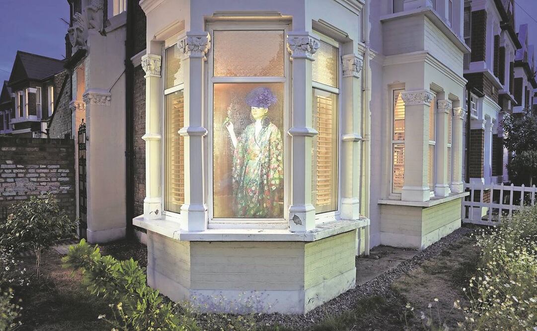 Inspirada en la obra de Edward Hopper, Julia Fullerton-Batten captó a la gente dentro de sus hogares a través de las ventanas. Foto: Julia Fullerton-Batten.