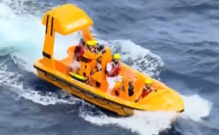 VIDEO: Papá salta de un crucero de Disney para rescatar a su hija; la niña cayó al mar mientras posaba para una foto