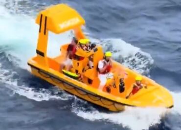 VIDEO: Papá salta de un crucero de Disney para rescatar a su hija; la niña cayó al mar mientras posaba para una foto