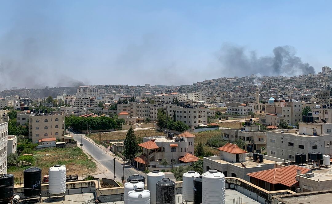 Vista general del campo de refugiados de Yenín, en el que las fuerzas israelíes incursionaron para ejecutar una agresiva operación militar por aire y tierra que continúa tras más de 18 horas. Foto: EFE