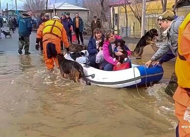Van más de 100 mil evacuados en Kazajistán y Rusia por inundaciones