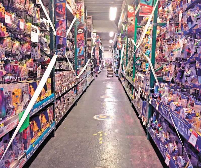 Luego de que algunos supermercados suspendieron el área de juguetería, la jefa de Gobierno precisó que fue una confusión sobre los lineamientos sanitarios, pues sí está permitida su comercialización. Foto: VALENTE ROSAS. EL UNIVERSAL