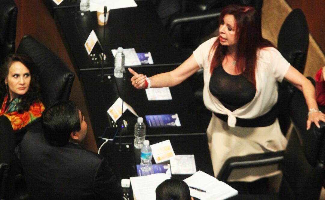 Ambos senadores se enfrascaron en Tribuna en una discusión personal por la construcción de la Ley de Transparencia. Foto: Lucía Godínez/ EL UNIVERSAL