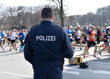 Policía evita ataque con cuchillo en la media maratón de Berlín