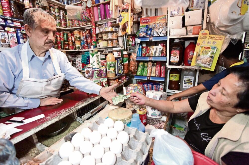 Entre los bienes y servicios cuyos precios tuvieron mayor incidencia al alza de la inflación durante el onceavo mes del año destaca la electricidad con un aumento mensual de 20.70% debido a la conclusión del periodo de vigencia del programa de tarifas de temporada cálida en 11 ciudades del país. Foto: Archivo / EL UNIVERSAL