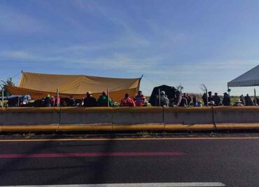 Suman más de 32 horas de bloqueo en carretera México-Puebla