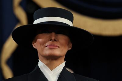 Toma de protesta Trump; conoce al diseñador del polémico sombrero que usó Melania