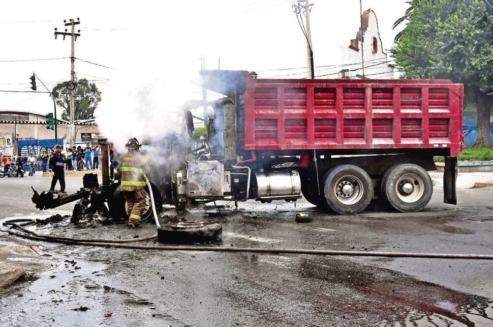 Después de que fue abatido Felipe de Jesús Pérez Luna, alias El Ojos, líder del Cártel de Tláhuac, se registraron diversos bloqueos en la colonia La Conchita Zapotitlán, en la delegación Tláhuac (XINHUA)