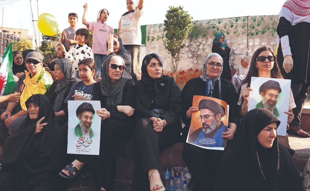 Manifestación en apoyo al líder supremo de Irán, Mojtaba Jamenei, en Teherán. Foto: AFP