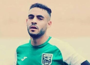 Futbolista fallece en pleno partido por brutal golpe de cabeza