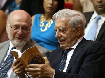 A Mario Vargas Llosa le prohibieron leer a Pablo Neruda