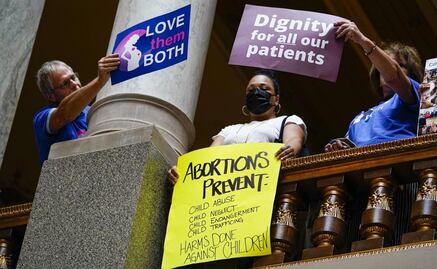 Bloquean prohibiciones al aborto en Wyoming y Dakota del Norte que entren en vigor esta semana