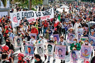 Caso Ayotzinapa: AMLO amaga con abrir nuevos expedientes contra más de 80 personas
