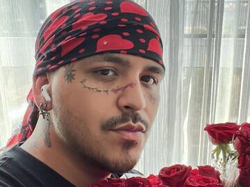 Christian Nodal cuenta cómo ha sido el proceso de borrarse los tatuajes del rostro