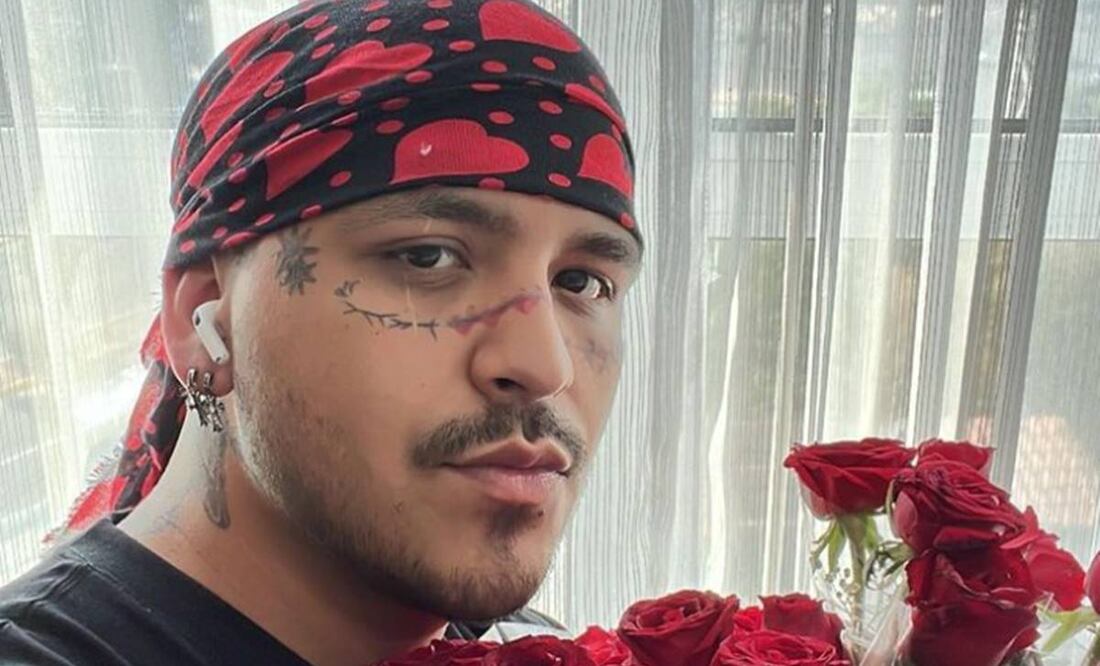 Christian Nodal está en proceso de borrarse los tatuajes que se hizo en el rostro. Foto: Instagram nodal.