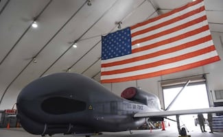EU lanza primer grupo de trabajo internacional de drones de ataque; Golpe de Halcón surge en medio de la guerra con Irán