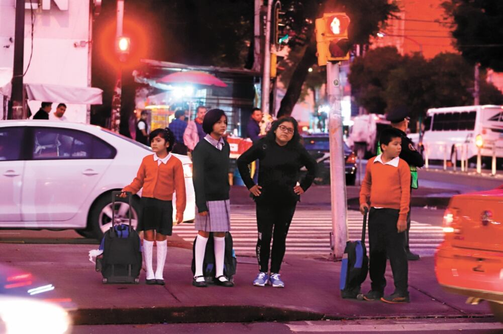Alrededor de 2.8 millones de alumnos de educación básica regresaron a la escuela para iniciar el nuevo ciclo escolar 2019-2020. Fotos/BERENICE FREGOSO. EL UNIVERSAL