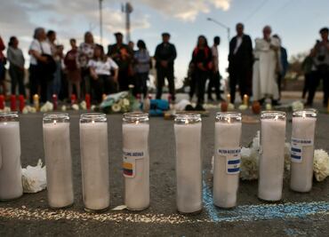 FOTOS: Realizan vigilia en Ciudad Juárez por víctimas del incendio en estación migratoria