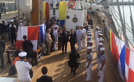 Peña y Hollande visitan buque Cuauhtémoc